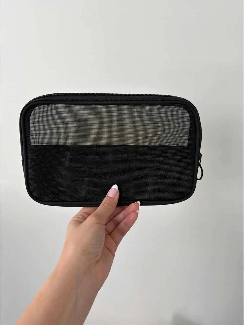 Mesh pouch
